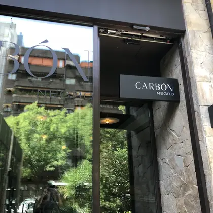 Rótulo de fachada de un restaurante, 2018