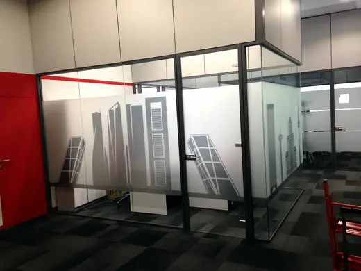 Centro de negocios — rotulación de DECSIGN