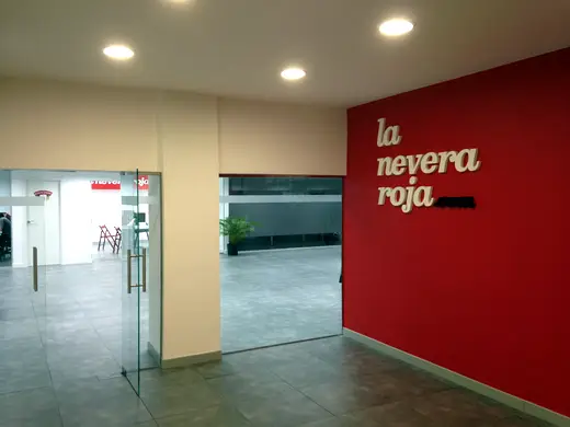La Nevera Roja — rotulación de DECSIGN