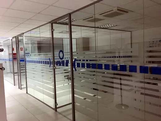 Oficinas — rotulación de DECSIGN