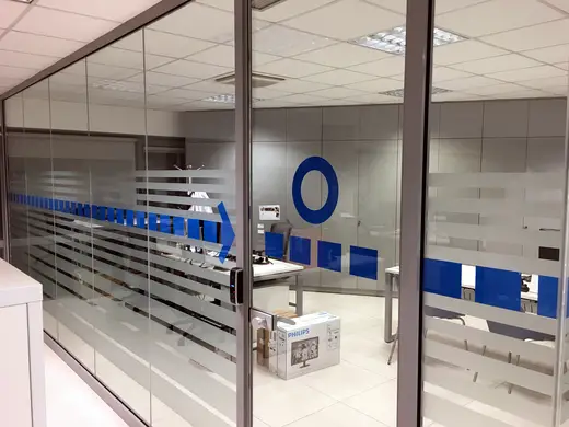 Oficinas — rotulación de DECSIGN