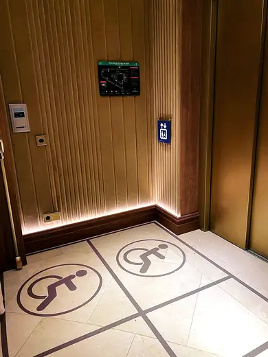Hotel Metrópoli · Madrid — rotulación de DECSIGN