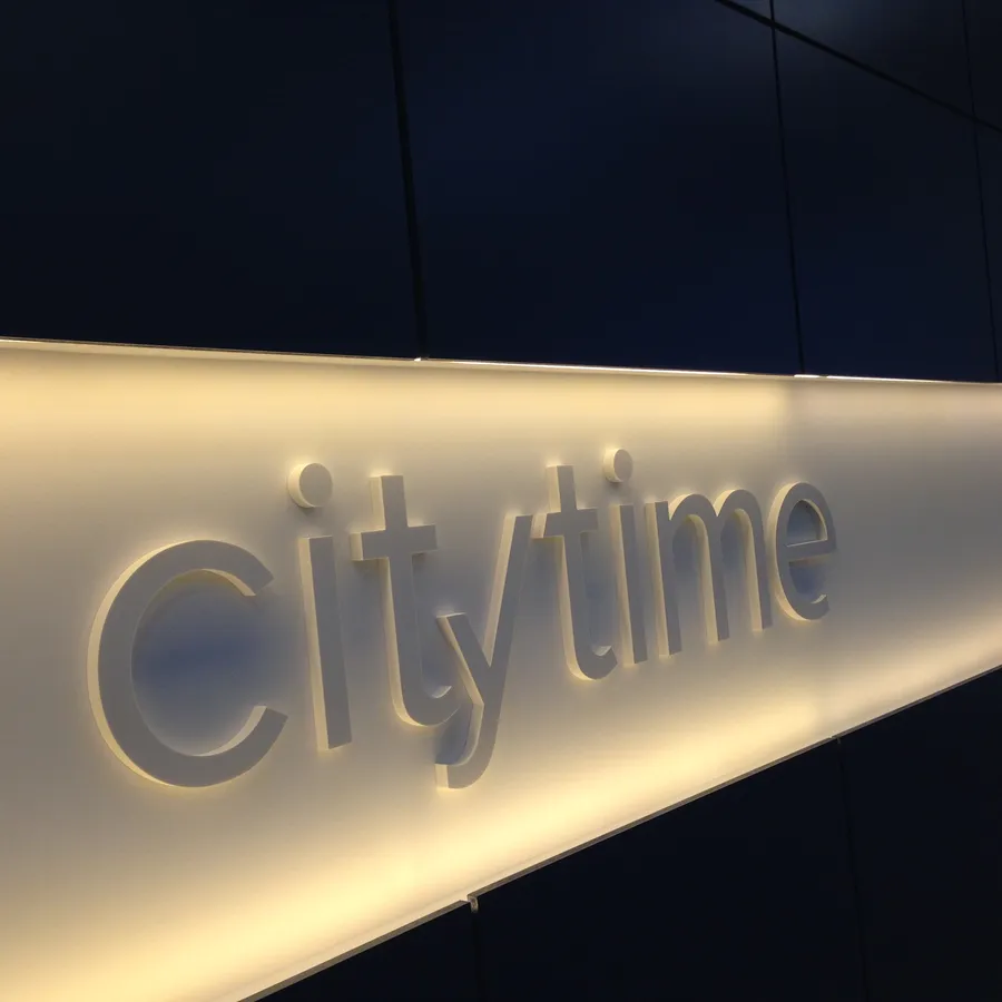 Citytime — corpóreas retroiluminadas