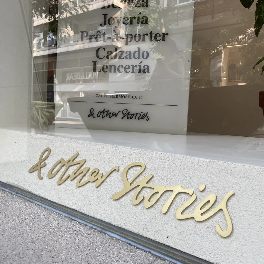 & Other Stories — tienda