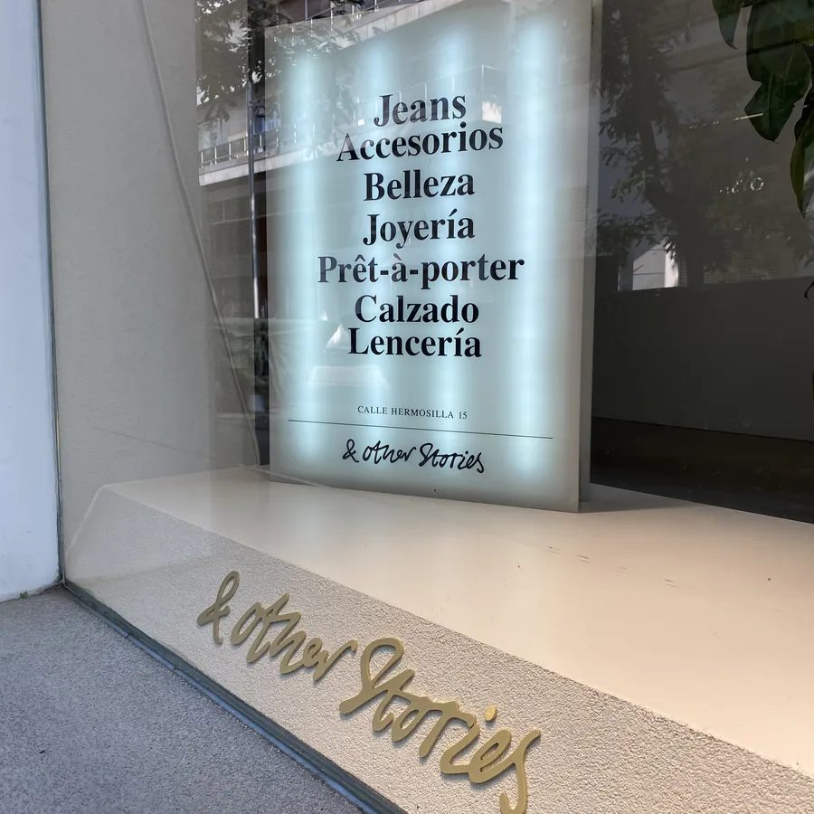 & Other Stories — tienda