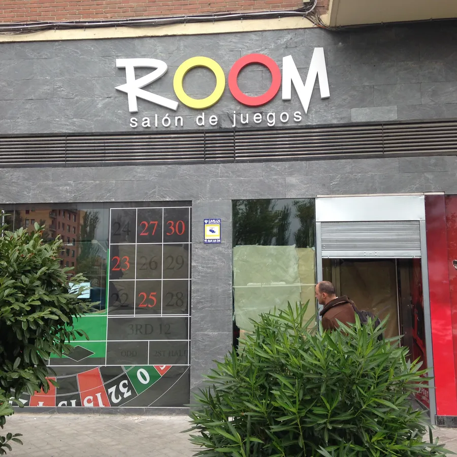 Room · salón de juegos