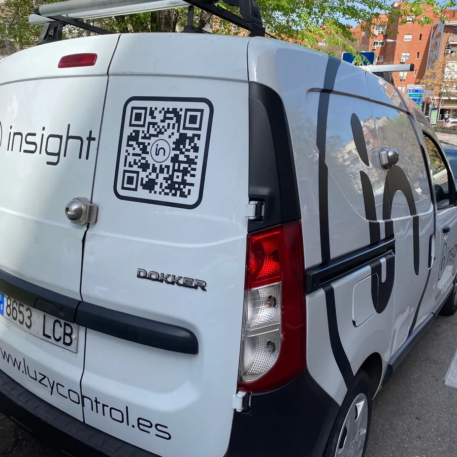 Insight · Luz y Control — rotulación de furgoneta