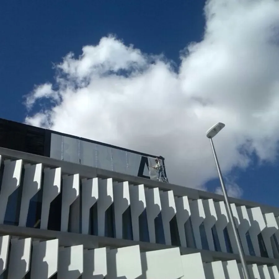 BBVA — fachada de lamas