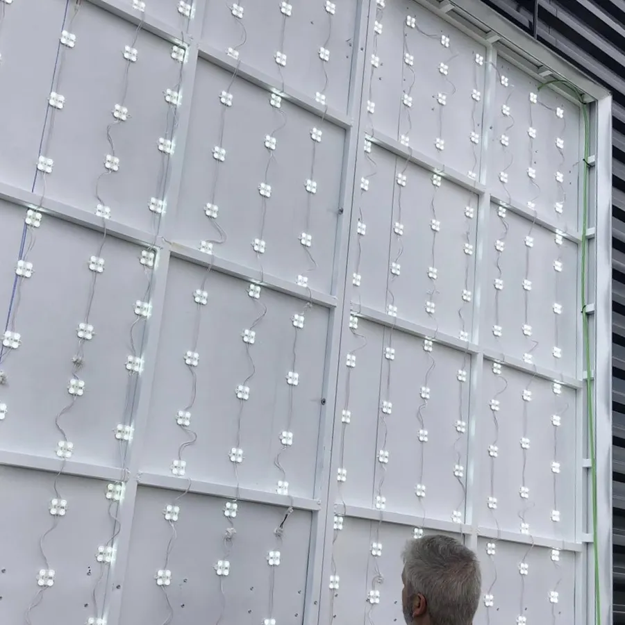 Inmotion · Logroño — prueba de iluminación interior del rótulo