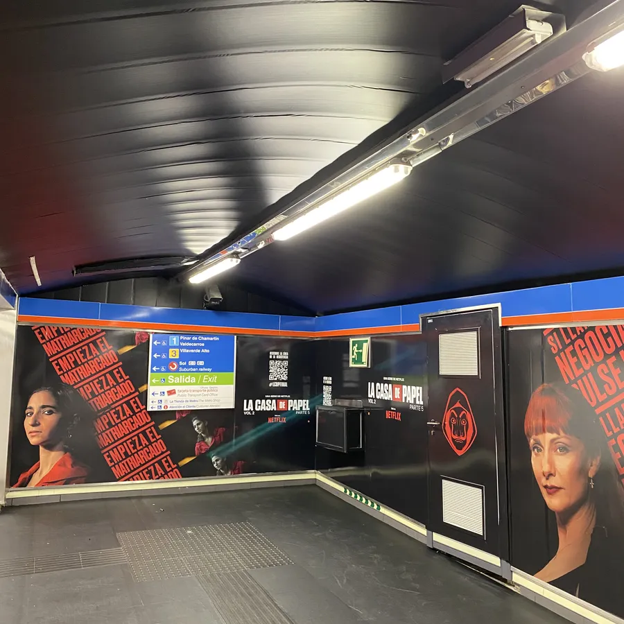 Metro de Madrid — montaje nocturno