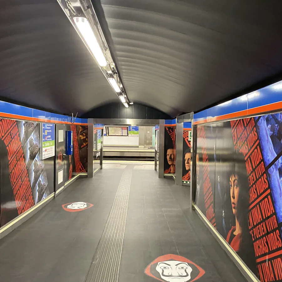 Metro de Madrid — montaje nocturno