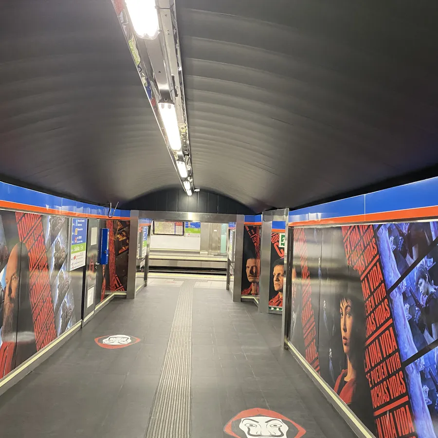 Metro de Madrid — montaje nocturno