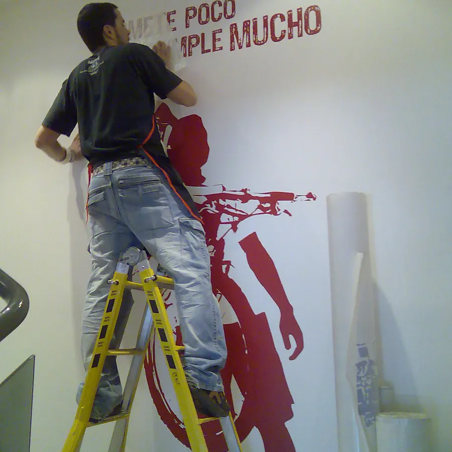 Reale · Madrid — vinilo decorativo en oficina