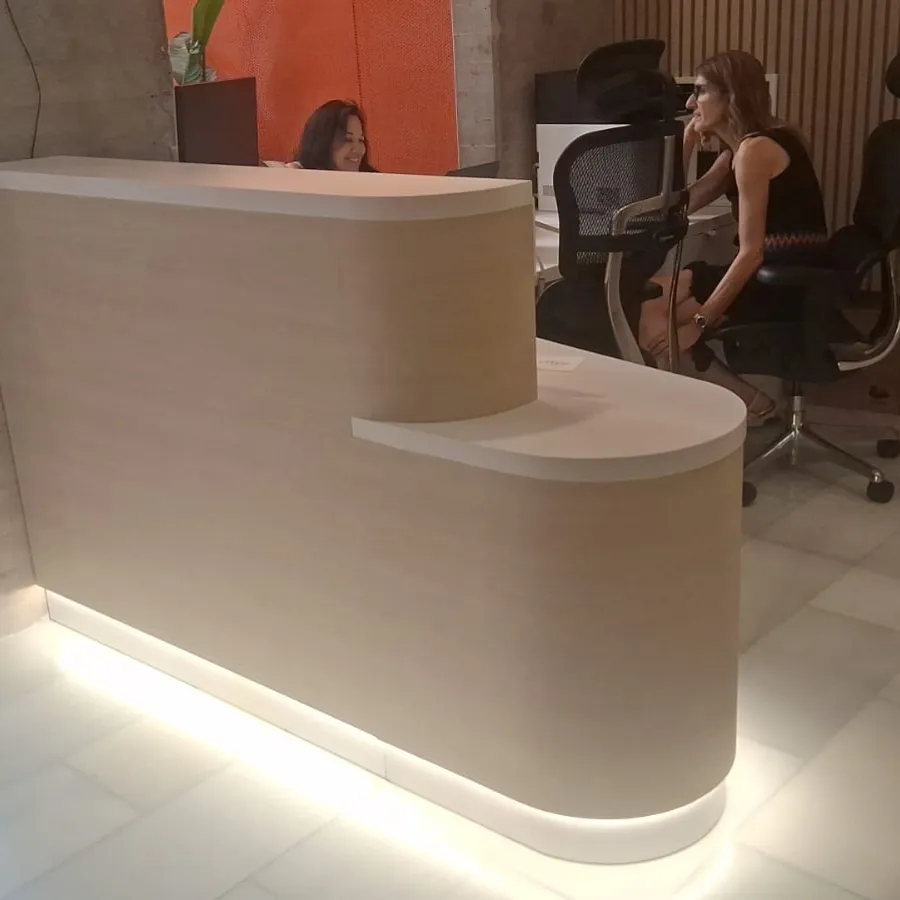 Super · Madrid — mostrador revestido con vinilo texturizado Coverstyl